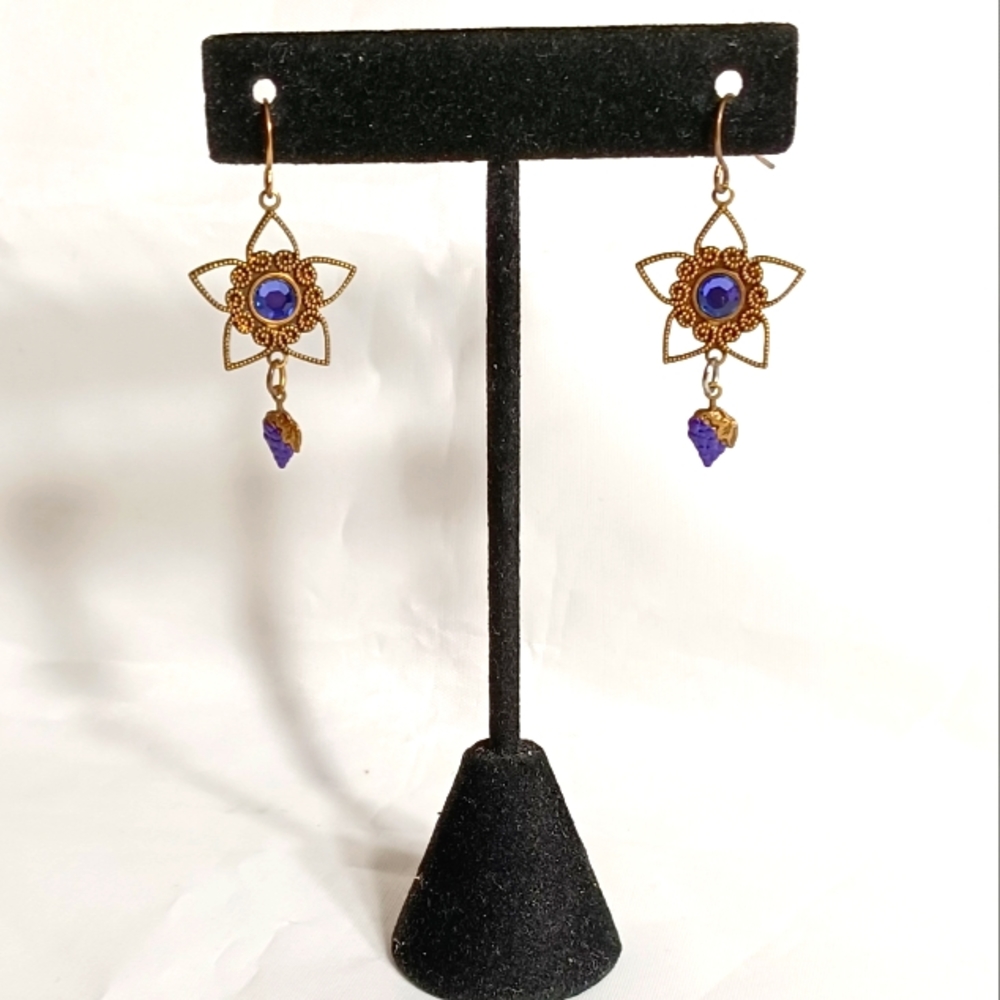 FLORAL VINTAGE ROUND PURPLE AMETHYST.
